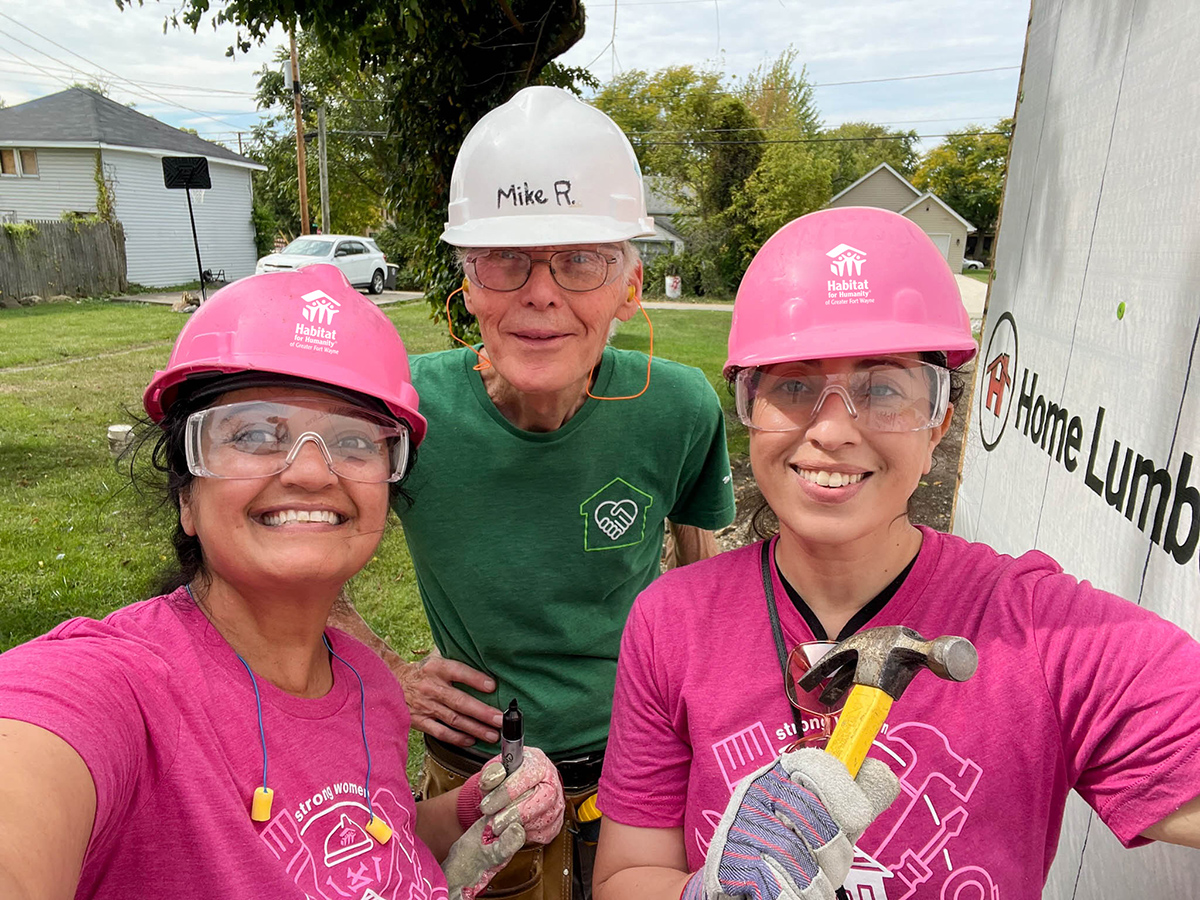 Women volunteers with Crew Lead volunteer